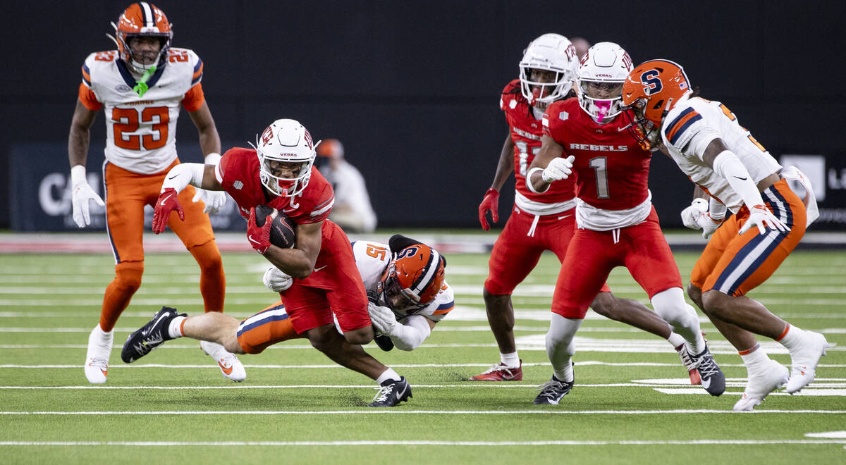 UNLV wide receiver Jacob De Jesus (21) runs with the ball during the college football game agai ...