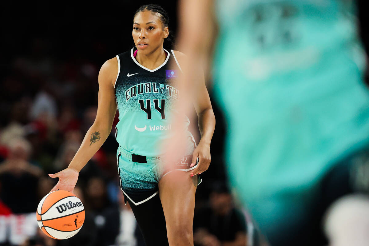 New York Liberty forward Betnijah Laney-Hamilton (44) dribbles the ball down the court during g ...