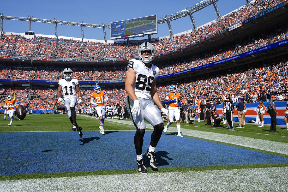 Las Vegas Raiders tight end Brock Bowers (89) enters the endzone after a 57-yard reception for ...