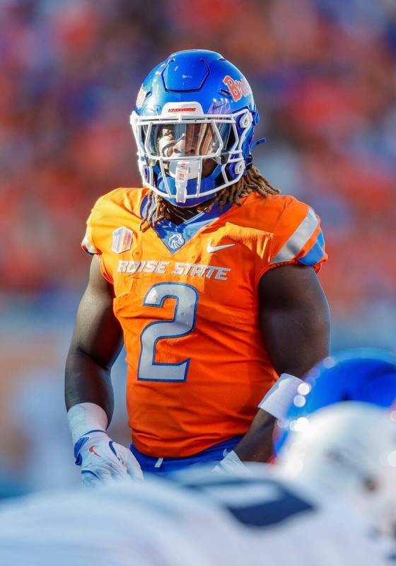 Boise State running back Ashton Jeanty (2) looks over the defense before the snap against Utah ...