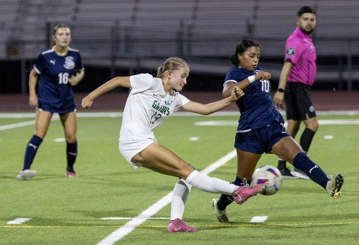 Centennial midfielder Alexandra Miranda (10) blocks Green Valley sophomore Payton Colbrook (13) ...