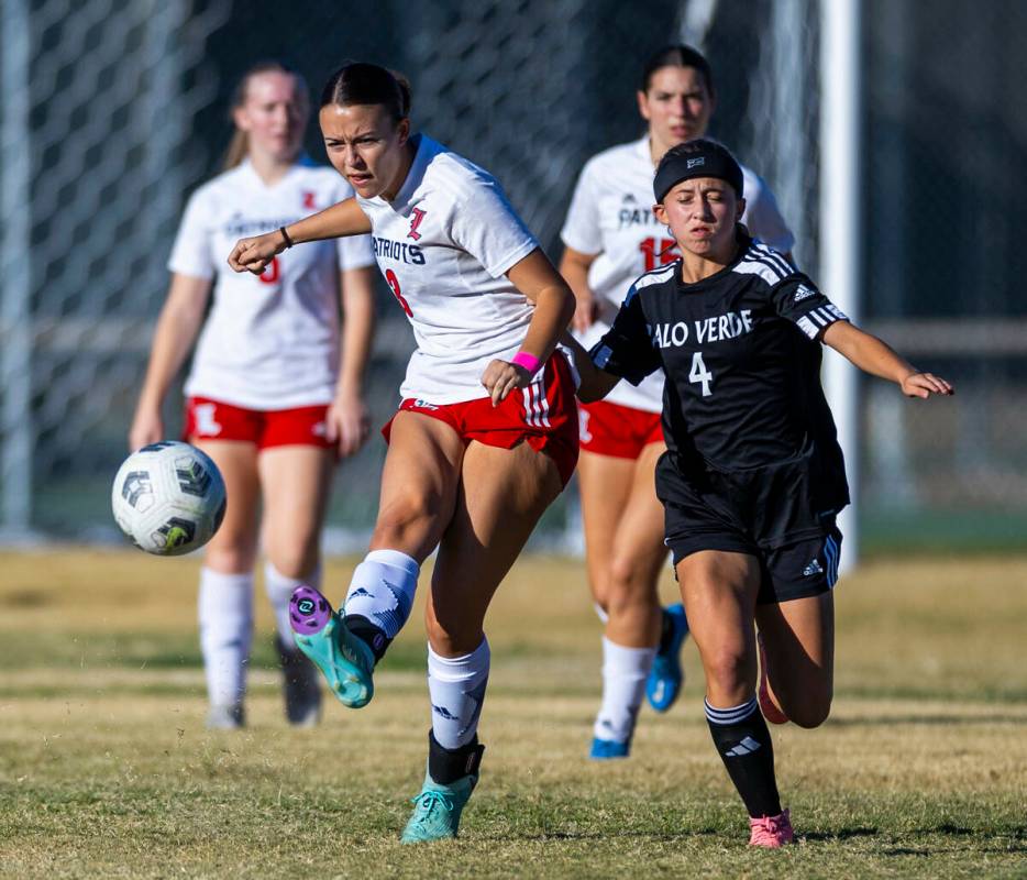 Liberty defender Rayen Garrett (3) advances the ball away from Palo Verde forward Olivia Gastwi ...