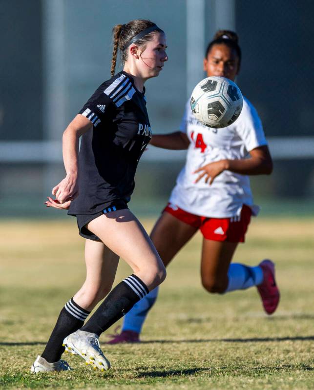 Palo Verde midfielder Gina Rumschlag (21) advances the ball against Liberty during the first ha ...