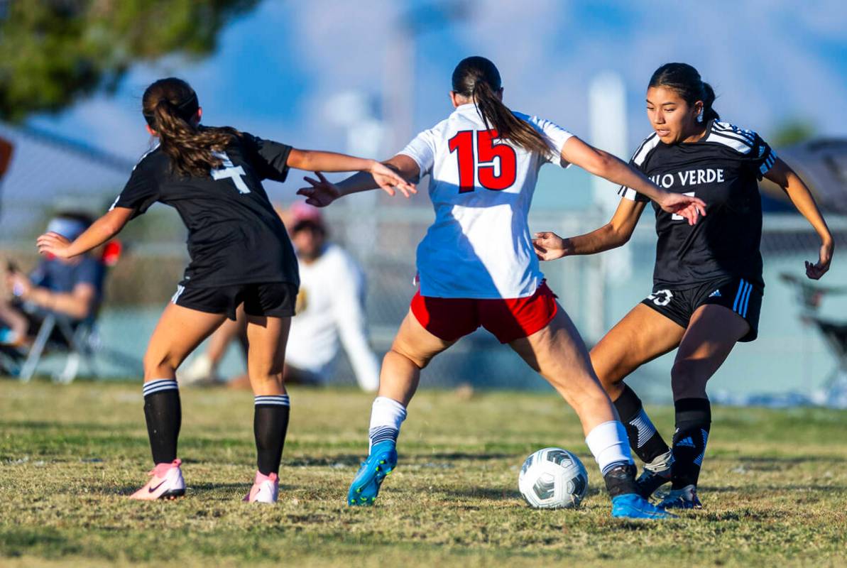 Palo Verde forward Angelie Mendoza (23) works to pass the ball past Liberty defender Ava Hutt ( ...