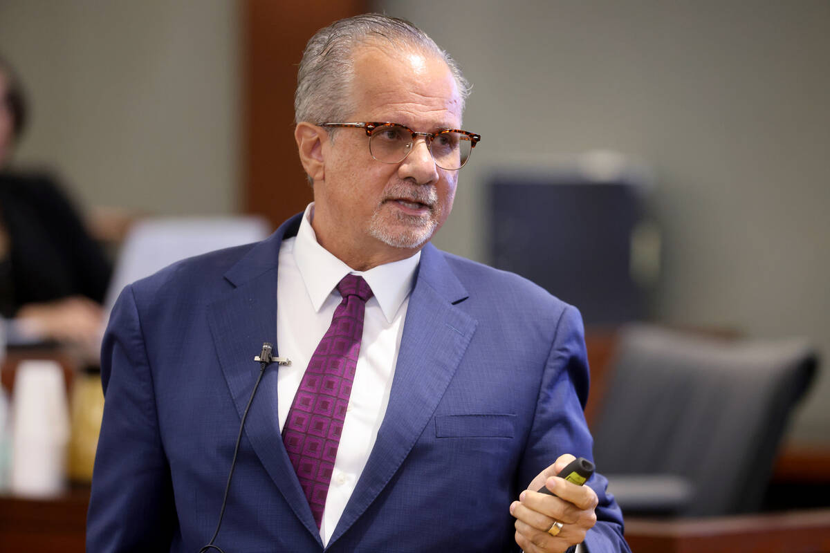 Defense attorney Ozzie Fumo makes his opening statement during the murder trial of Julius Trott ...