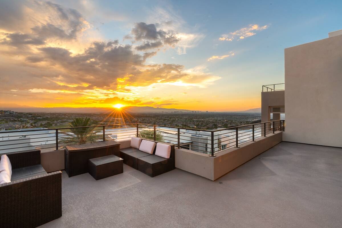 The rooftop deck. (huntington & ellis)