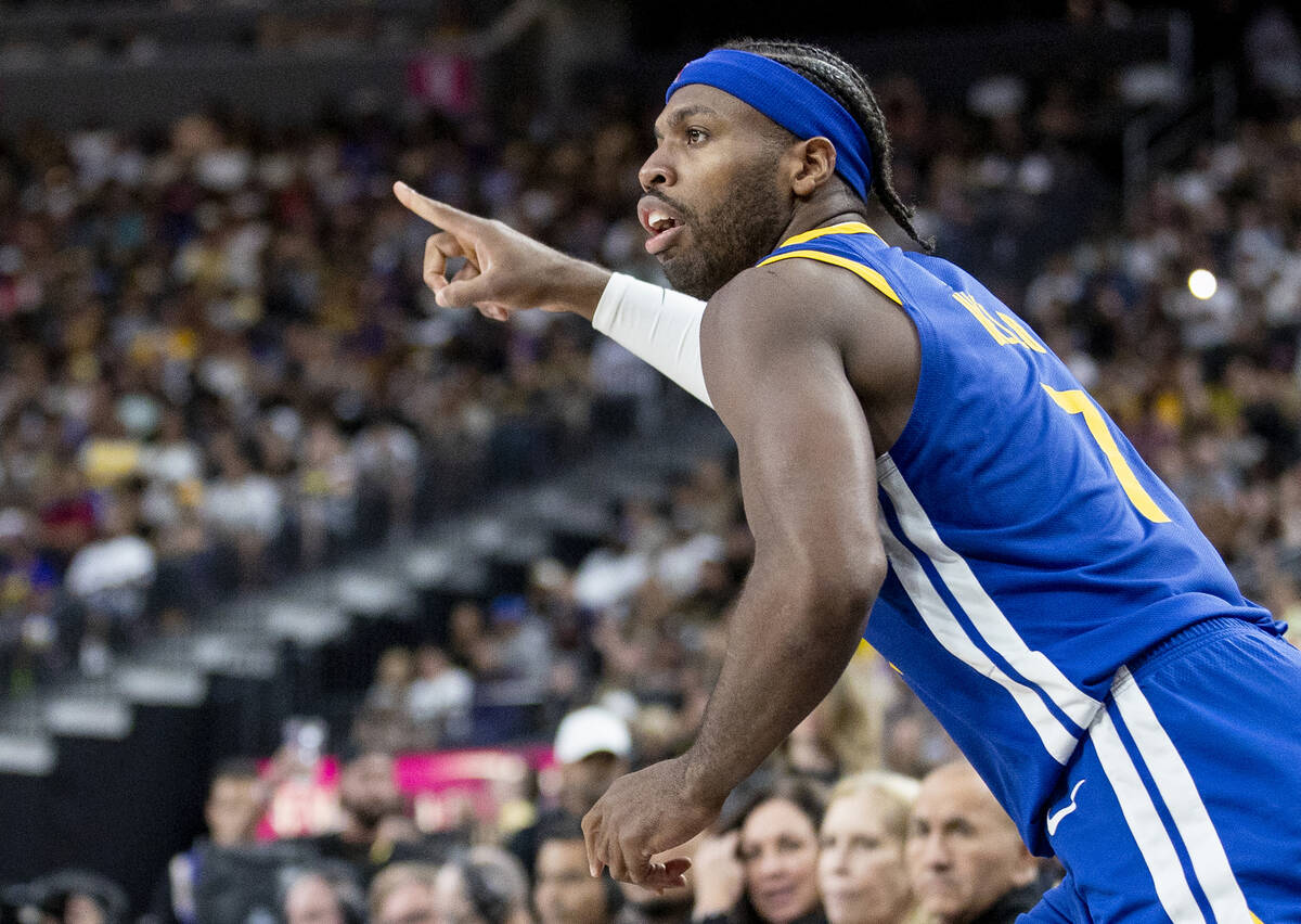 Golden State Warriors guard Buddy Hield (7) reacts after making a basket during the NBA preseas ...