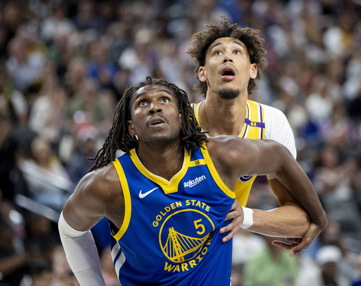 Golden State Warriors forward Kevon Looney (5) and Los Angeles Lakers center Jaxson Hayes (11) ...