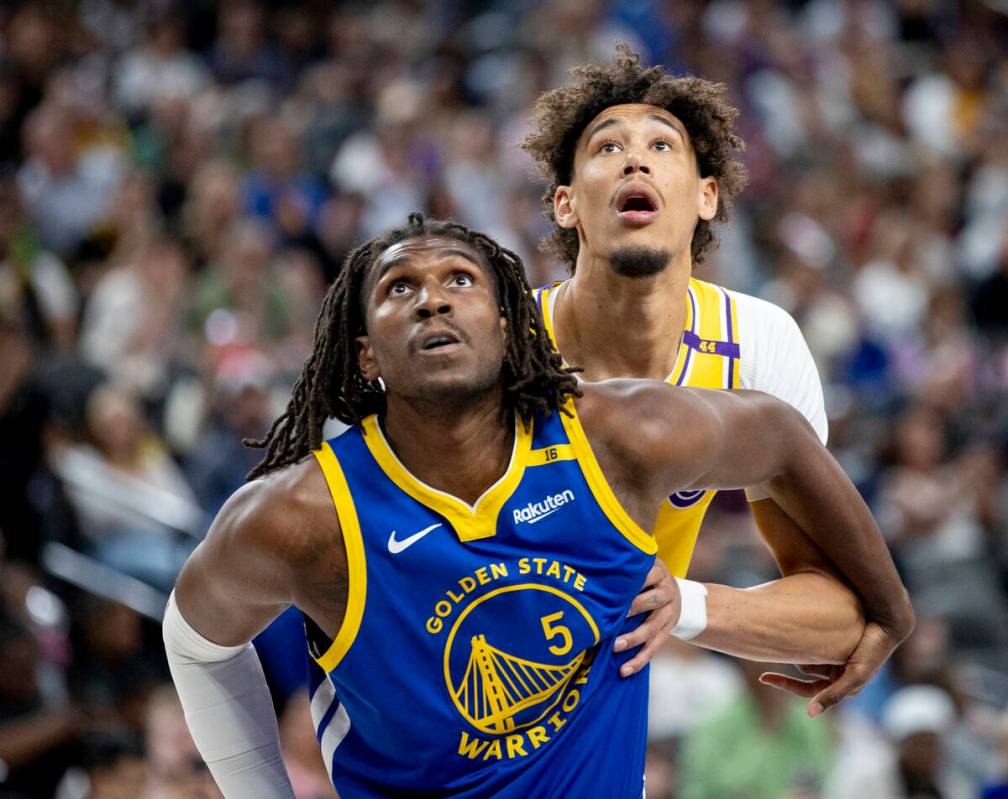 Golden State Warriors forward Kevon Looney (5) and Los Angeles Lakers center Jaxson Hayes (11) ...