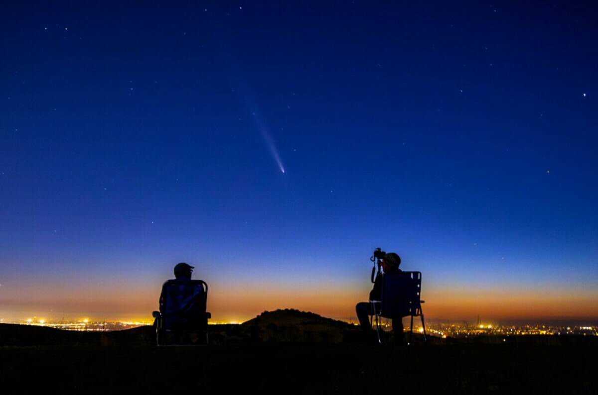 Comet Tsuchinshan-Atlas makes an appearance in the western night sky as amateur photographers N ...