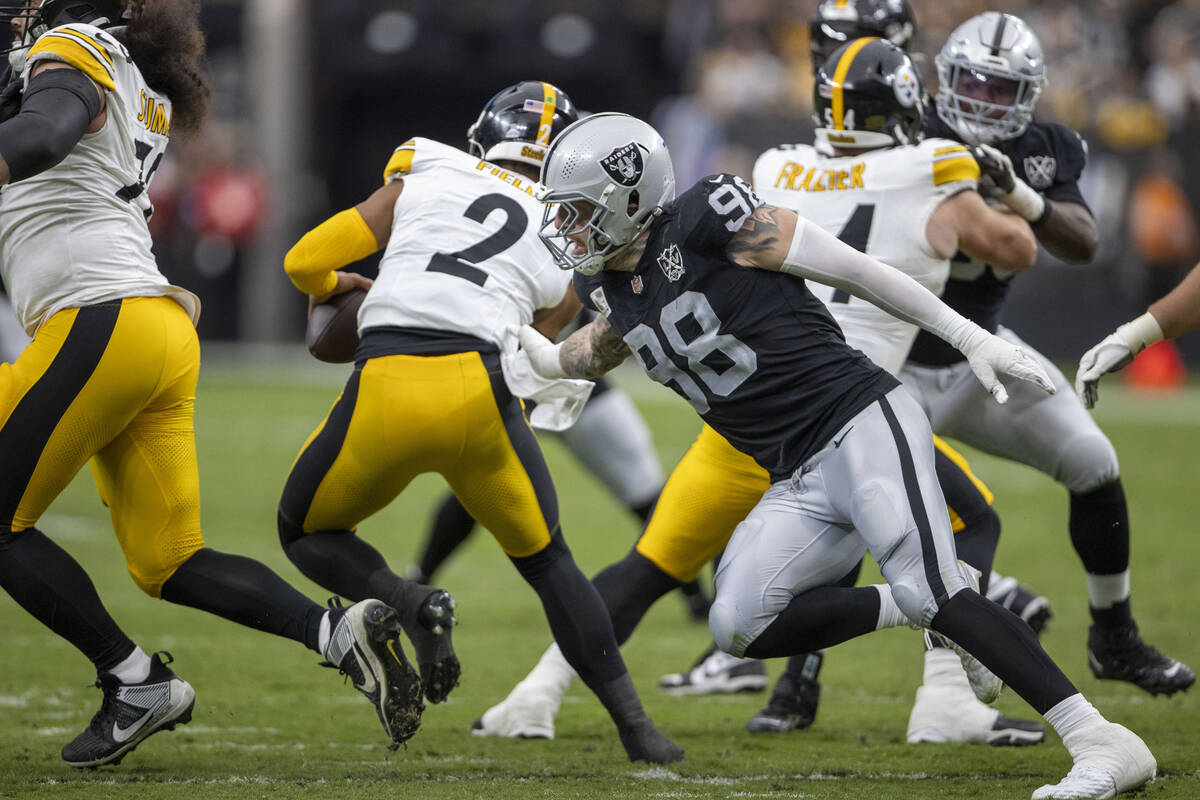 Raiders defensive end Maxx Crosby (98) misses a tackle as Pittsburgh Steelers quarterback Justi ...