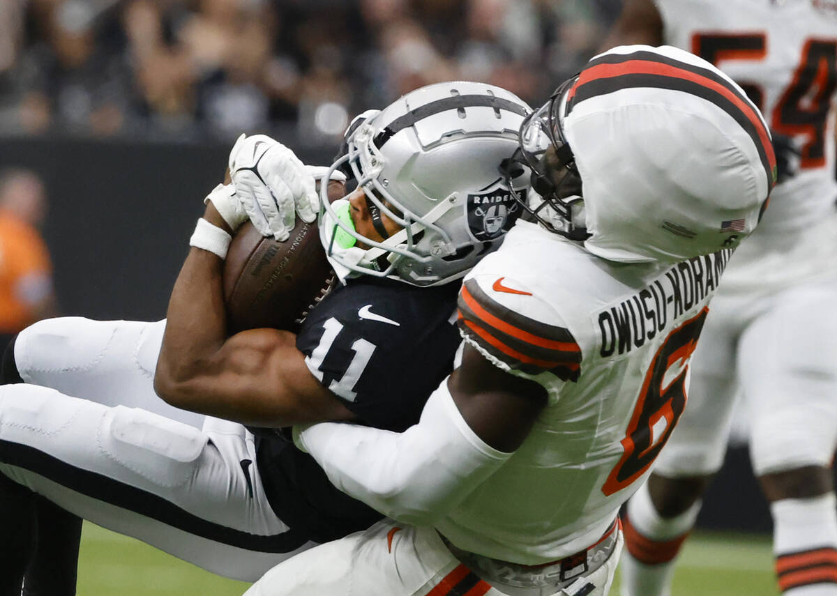 Cleveland Browns linebacker Jeremiah Owusu-Koramoah (6) takes down Raiders wide receiver Tre Tu ...