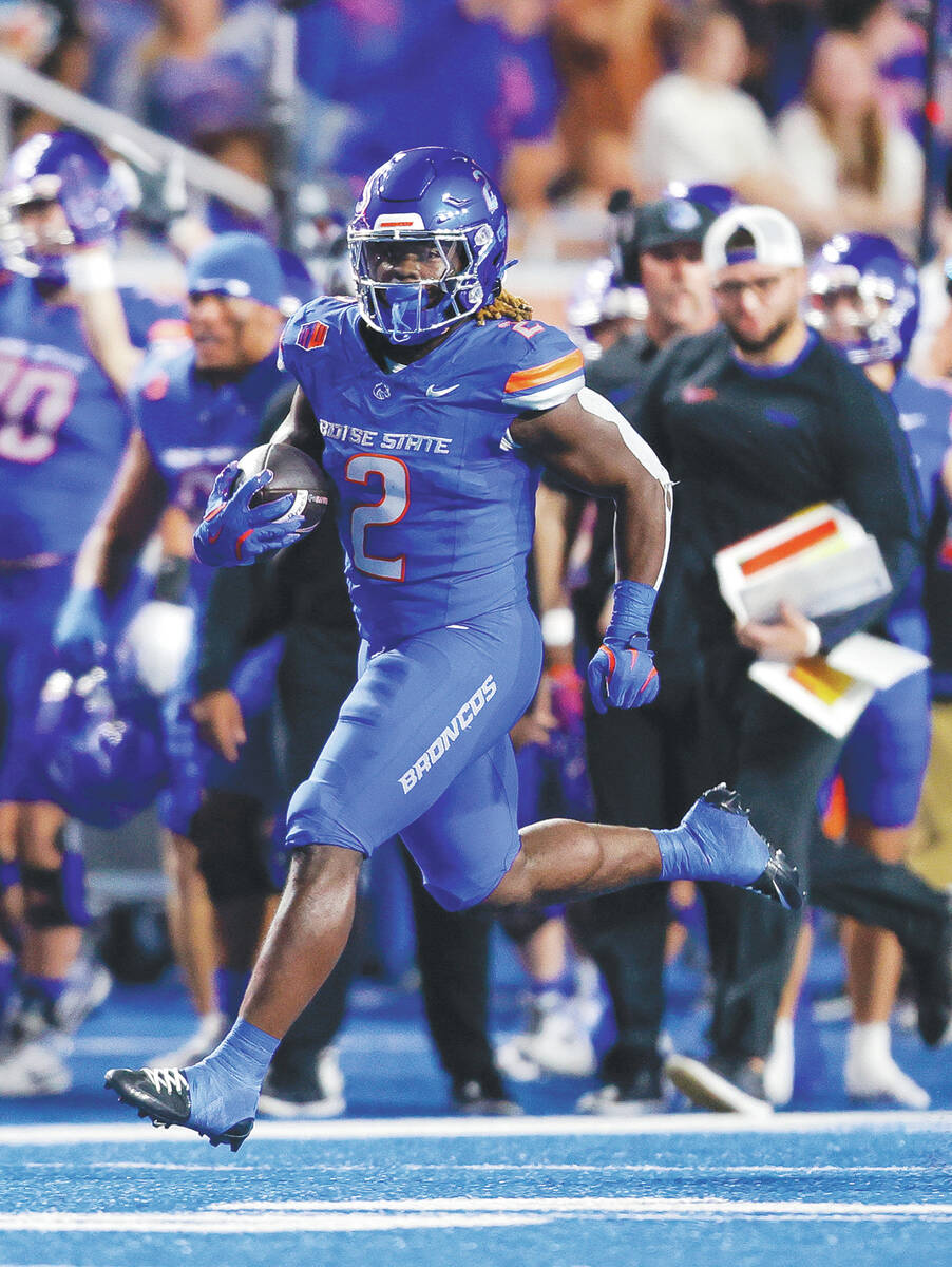 Boise State running back Ashton Jeanty (2) runs with the ball against Washington State in the f ...