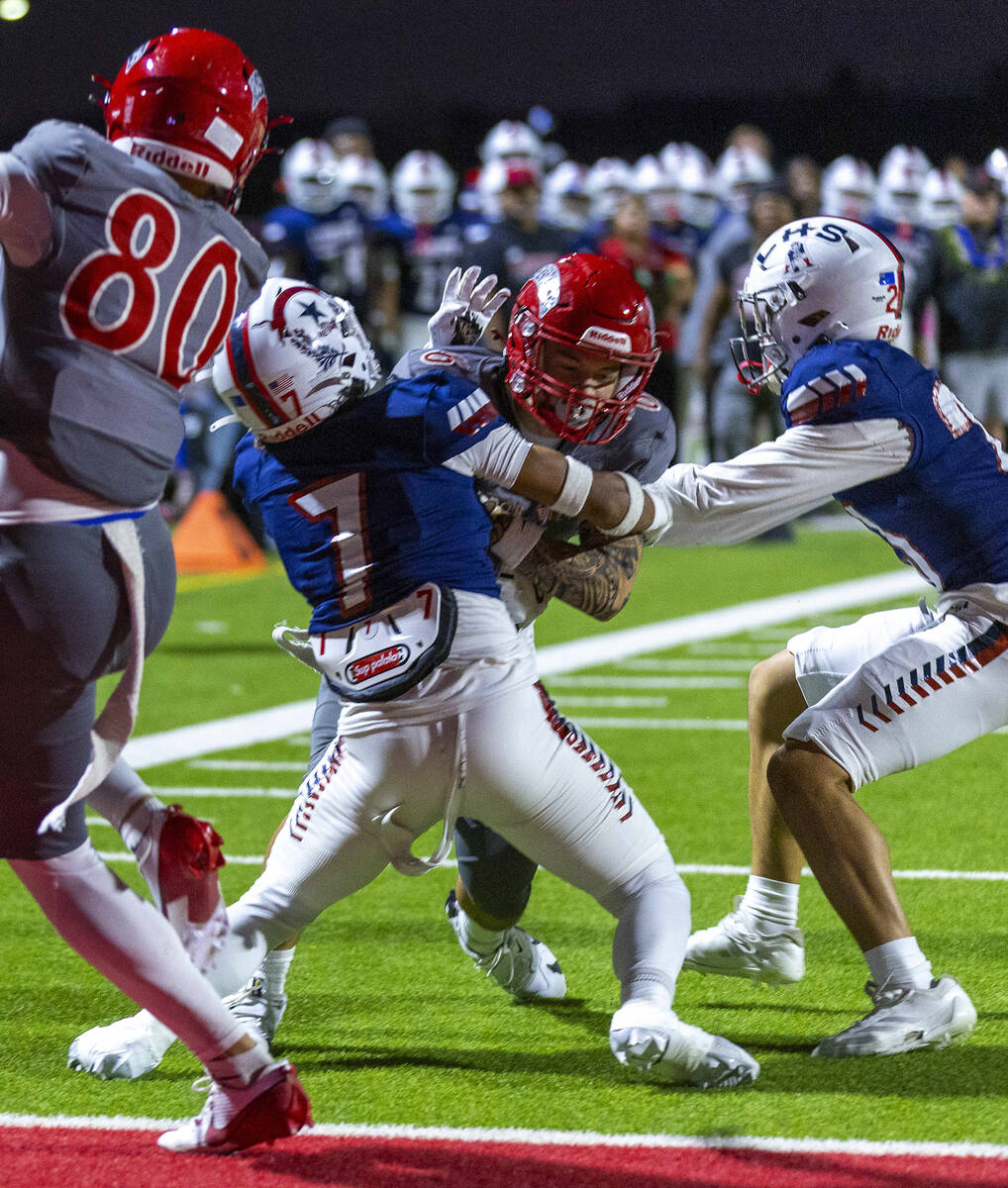 Arbor View wide receiver Jayden Williams (6) battles against Liberty defender Gravis Lopez (7) ...