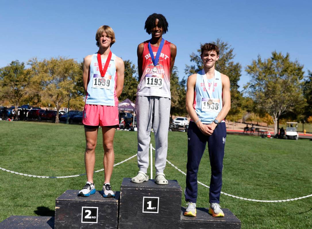 The 5A Southern Region boys cross country meet winners Kenan Dagge of Desert Oasis, center, Car ...