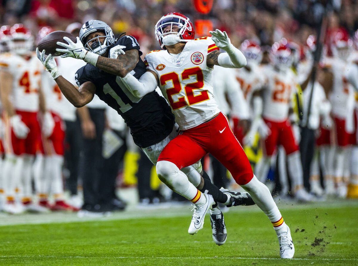 Raiders wide receiver Jakobi Meyers (16) catches a long pass against Kansas City Chiefs cornerb ...