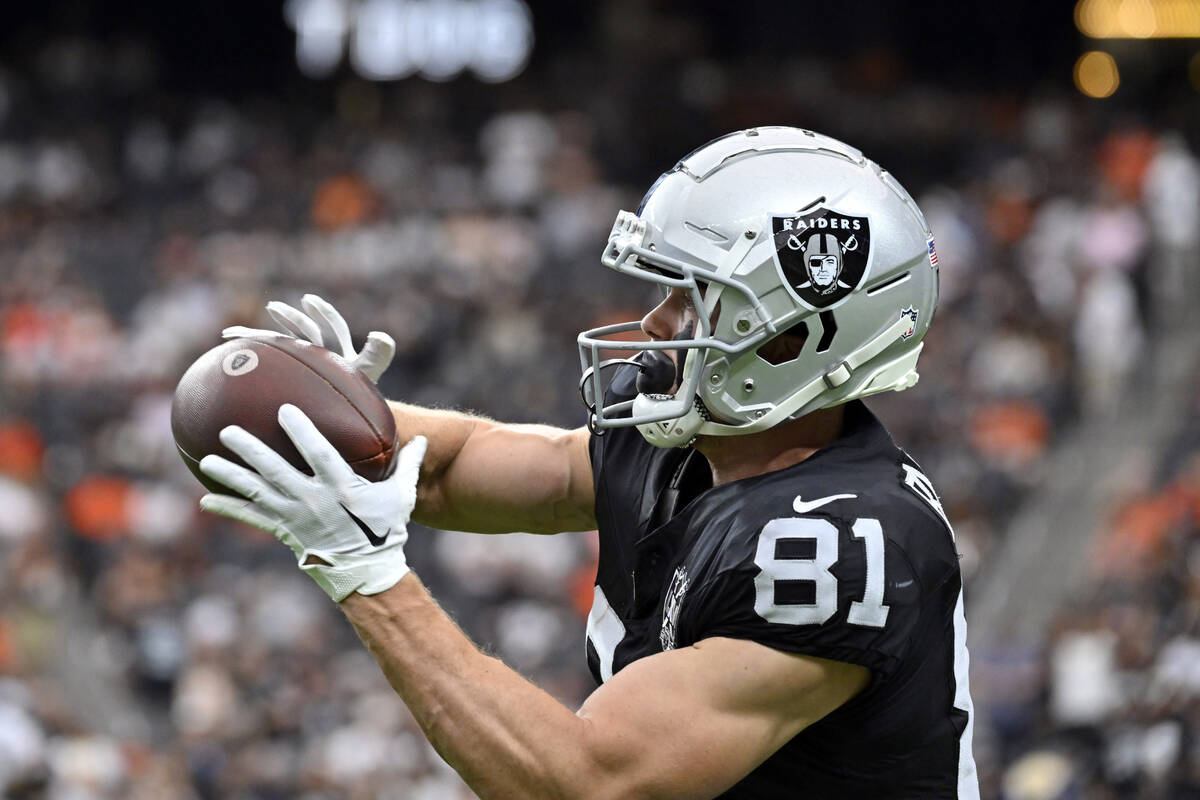 Las Vegas Raiders wide receiver Alex Bachman (81) warms up before an NFL football game against ...