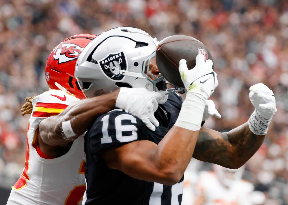 Raiders wide receiver Jakobi Meyers (16) catches a touchdown pass as Kansas City Chiefs safety ...