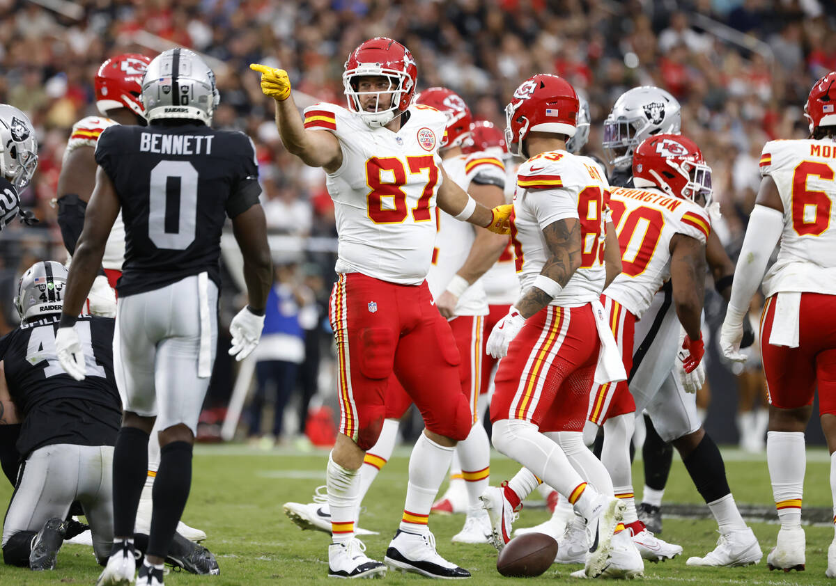 Kansas City Chiefs tight end Travis Kelce (87) signals after a play on first down during the fi ...