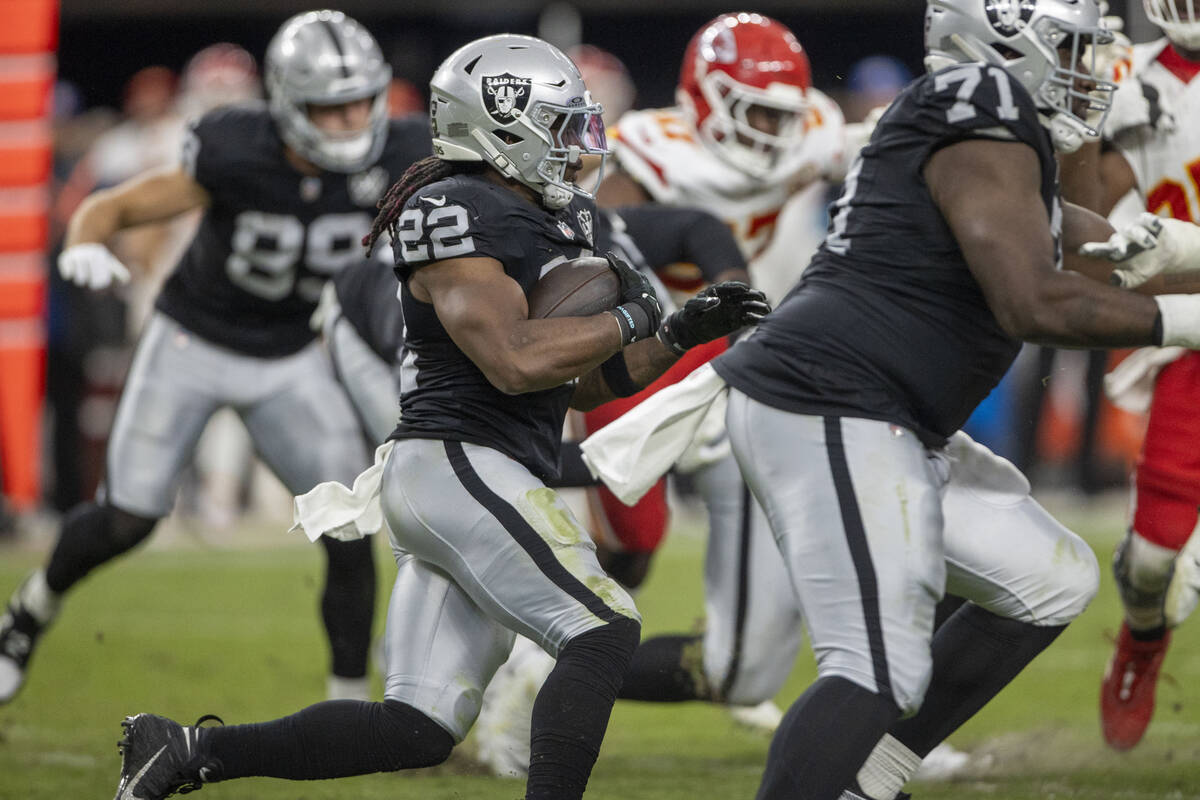 Raiders running back Alexander Mattison (22) looks for room to run against the Kansas City Chie ...