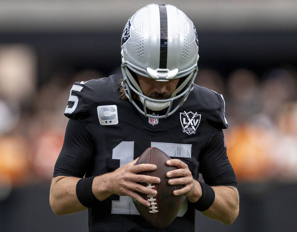 Raiders quarterback Gardner Minshew (15) warms up during a break in play during the first half ...