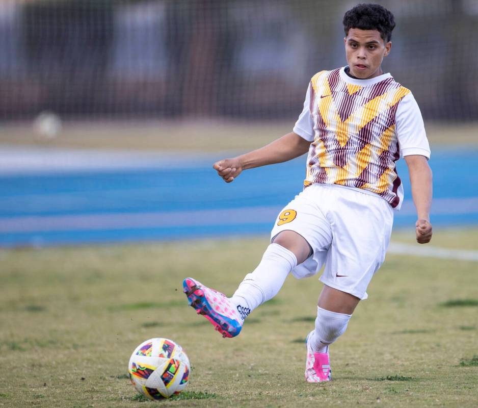 Eldorado senior Santiago Benitez (9) passes the ball during the Class 5A Southern League quarte ...