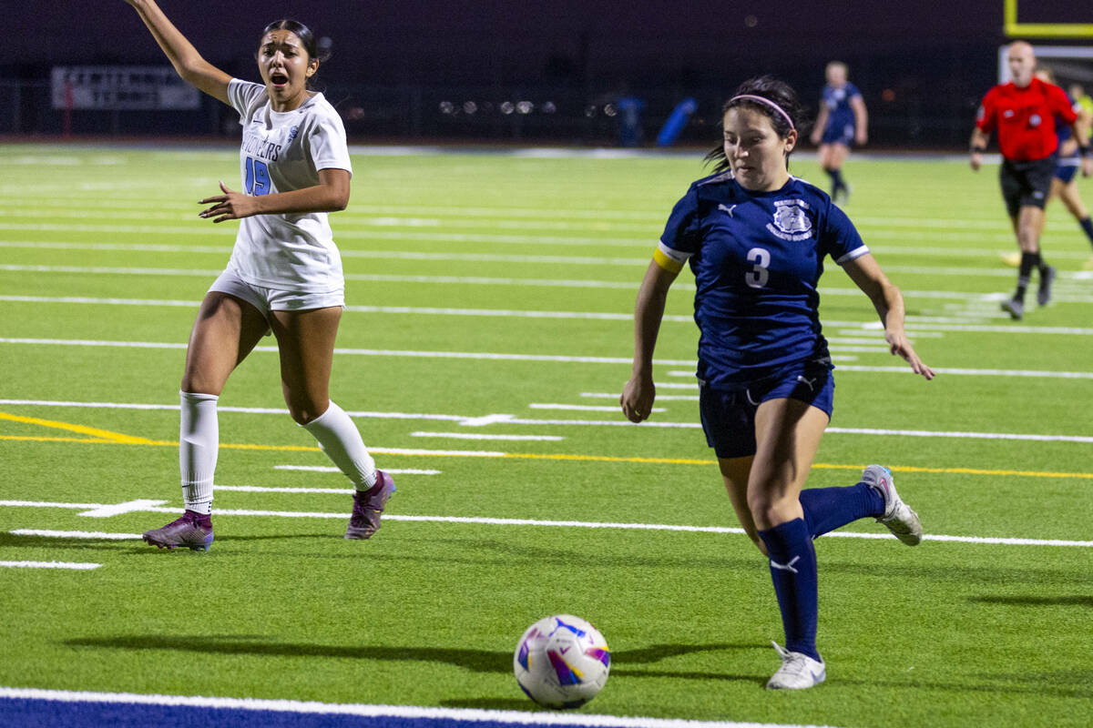 Centennial forward Natalie Sligar (3) sets up a winning goal as Canyon Springs midfielder Natal ...