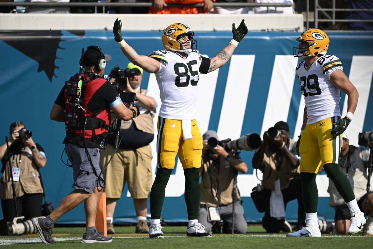 Green Bay Packers tight end Tucker Kraft (85) celebrates his touchdown catch against the Jackso ...