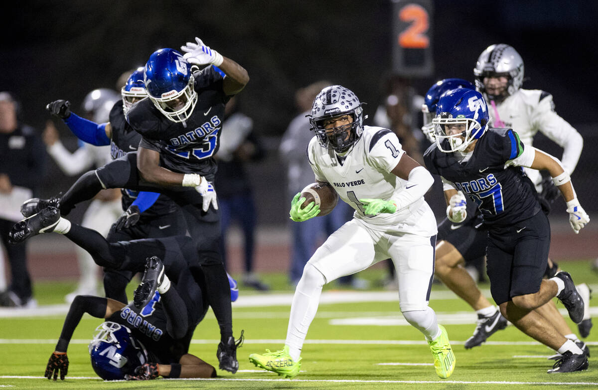 Palo Verde running back Bryant Johnson (1) runs with the ball during the 5A Division II Souther ...