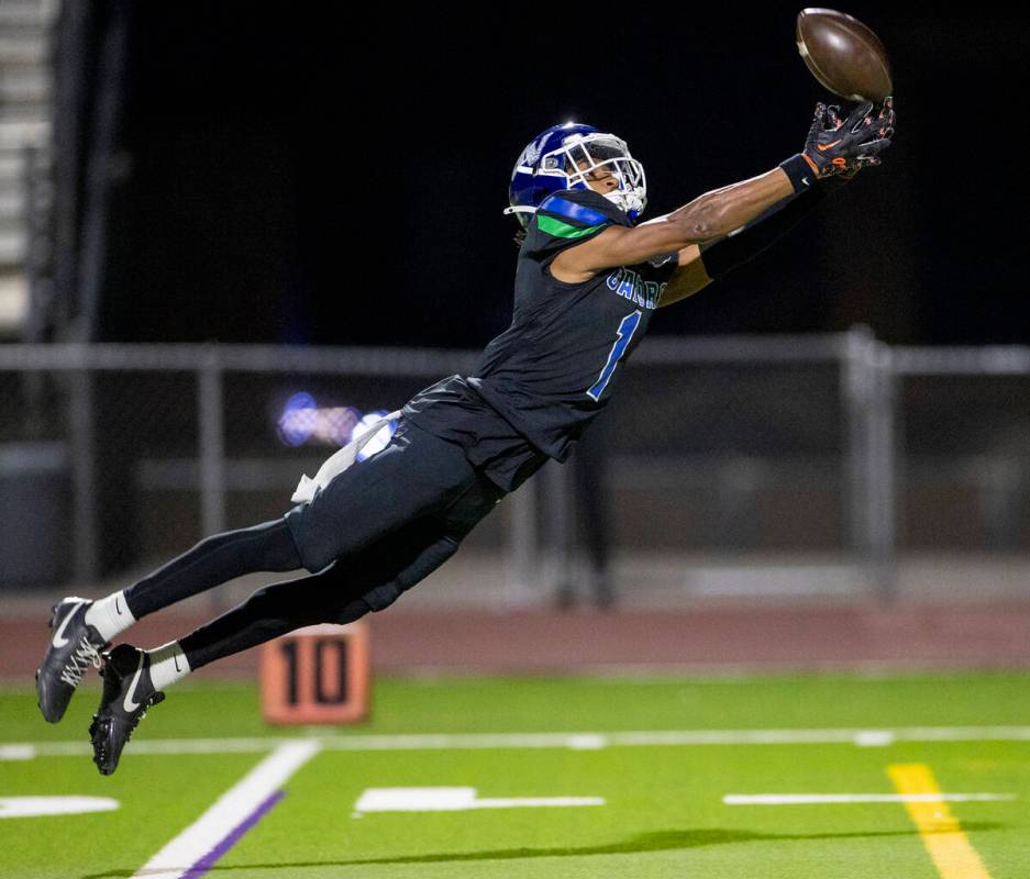 Green Valley senior Trey Glasper (1) dives for a long pass, eventually dropping the ball during ...