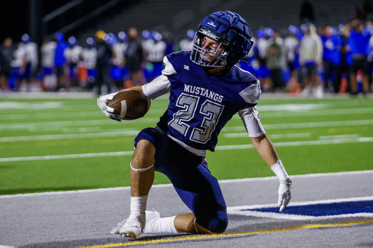 Shadow Ridge fullback Hector Velazquez (23) scores a touchdown during a 5A Division II Southern ...