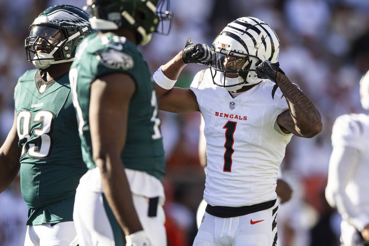 Cincinnati Bengals wide receiver Ja'Marr Chase (1) flexes during an NFL football game against t ...