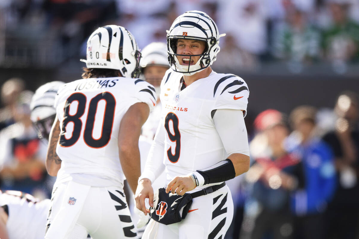 Cincinnati Bengals quarterback Joe Burrow (9) calls a play during an NFL football game against ...