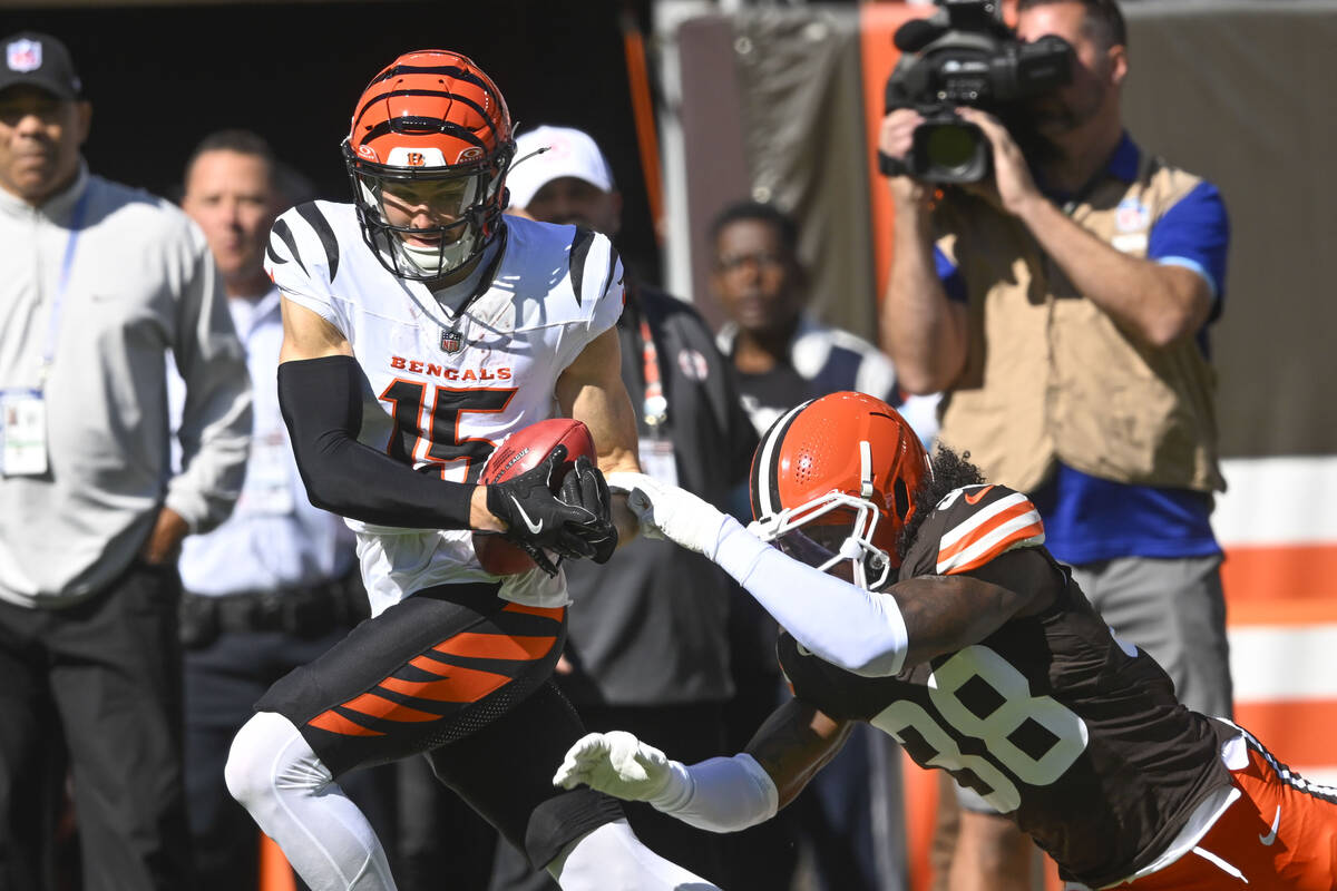 Cincinnati Bengals wide receiver Charlie Jones (15) breaks away from Cleveland Browns cornerbac ...