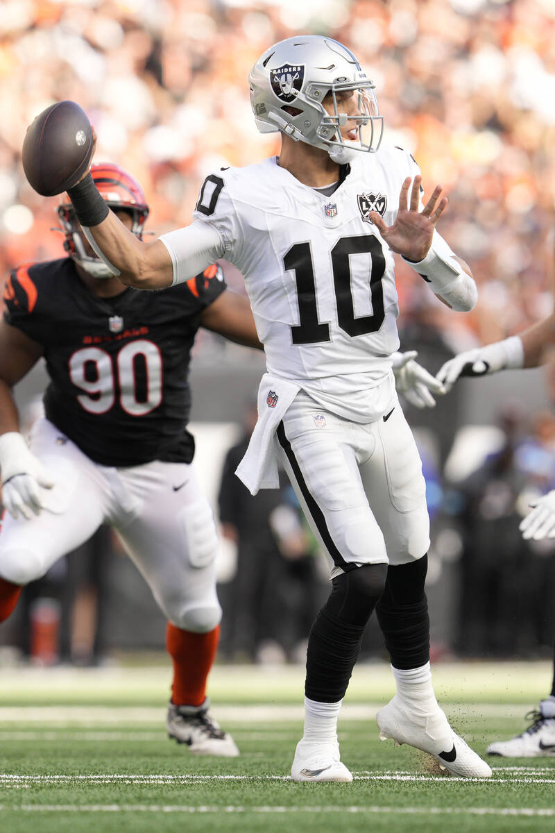 Las Vegas Raiders quarterback Desmond Ridder (10) passes against the Cincinnati Bengals during ...