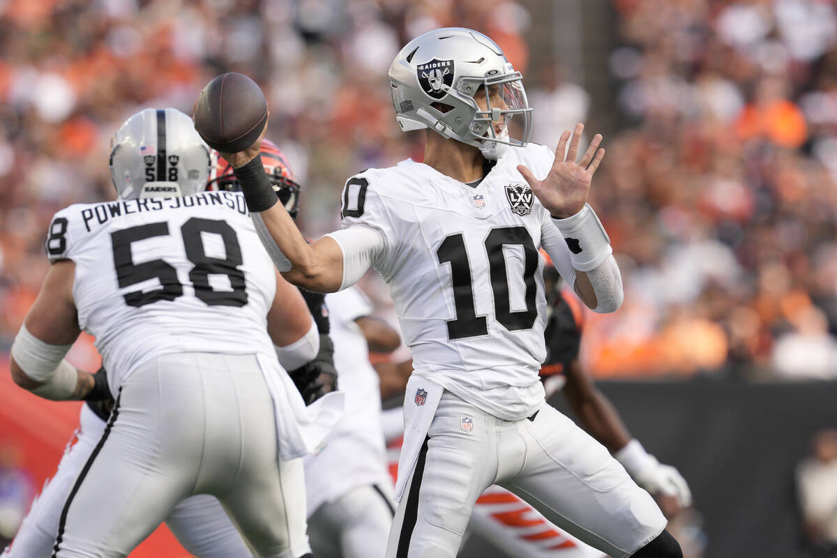 Las Vegas Raiders quarterback Desmond Ridder (10) passes against the Cincinnati Bengals during ...