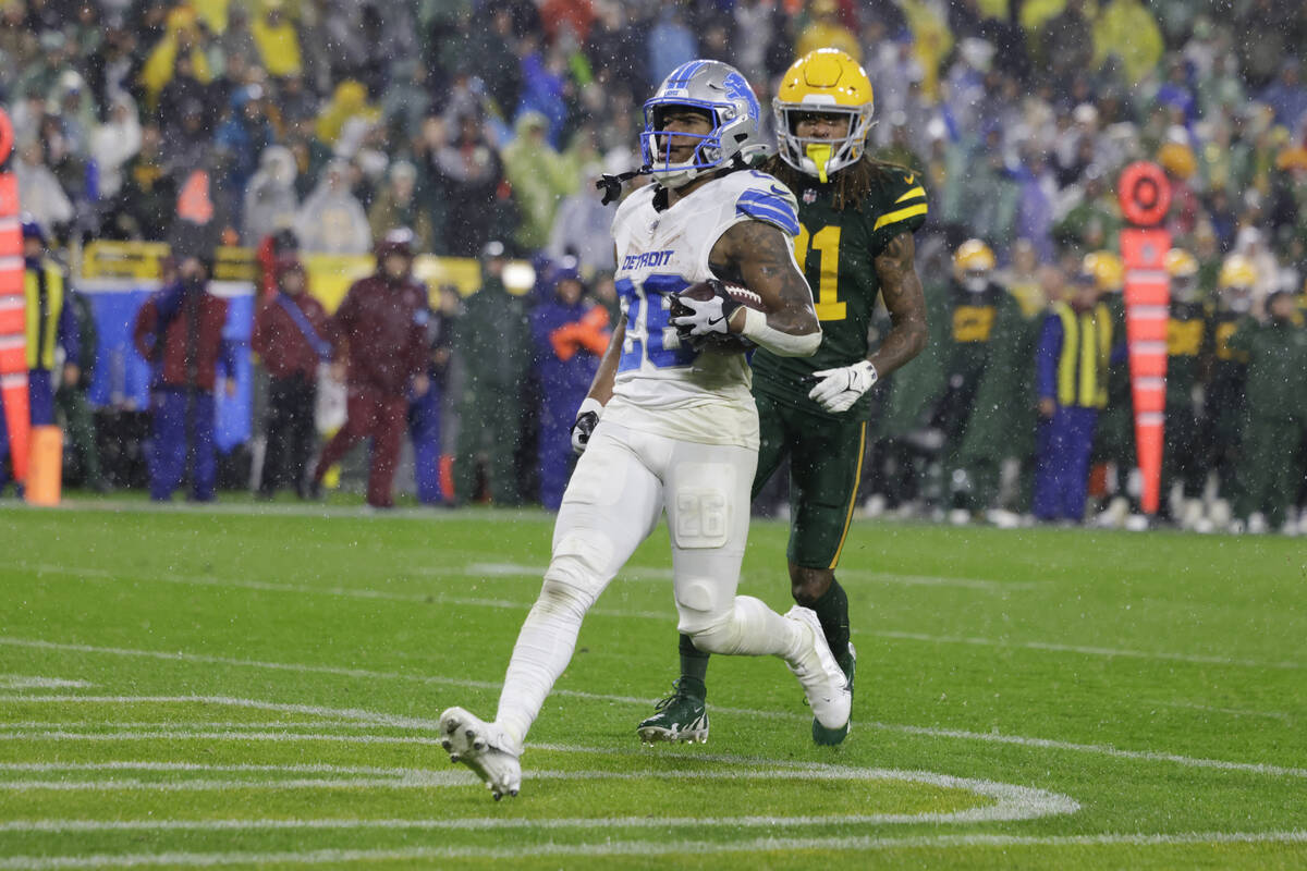 Detroit Lions running back Jahmyr Gibbs (26) scores a rushing touchdown past Green Bay Packers ...