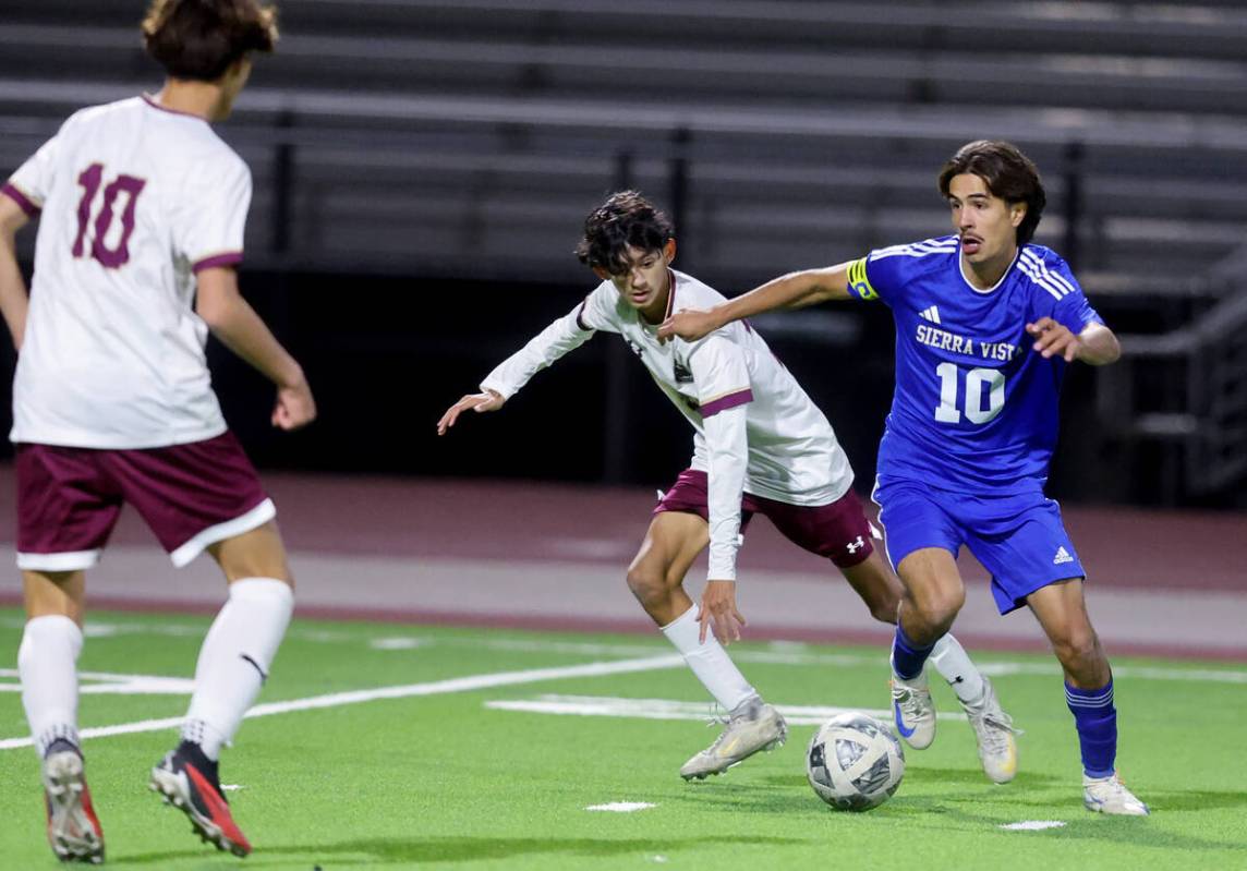 Sierra Vista forward Lazzar Ramos (10) looks to pass in front of Faith Lutheran forward Jayden ...