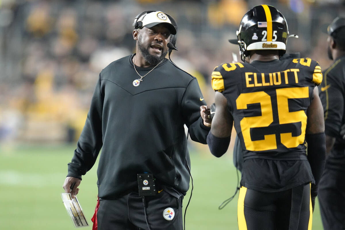 Pittsburgh Steelers head coach Mike Tomlin talks to safety DeShon Elliott (25) during the first ...