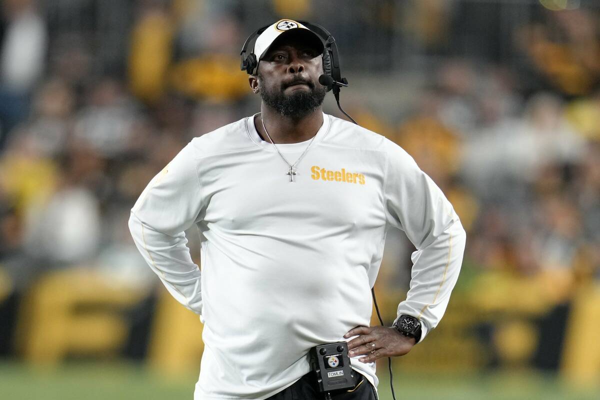 Pittsburgh Steelers head coach Mike Tomlin looks at a replay on the scoreboard during the half ...