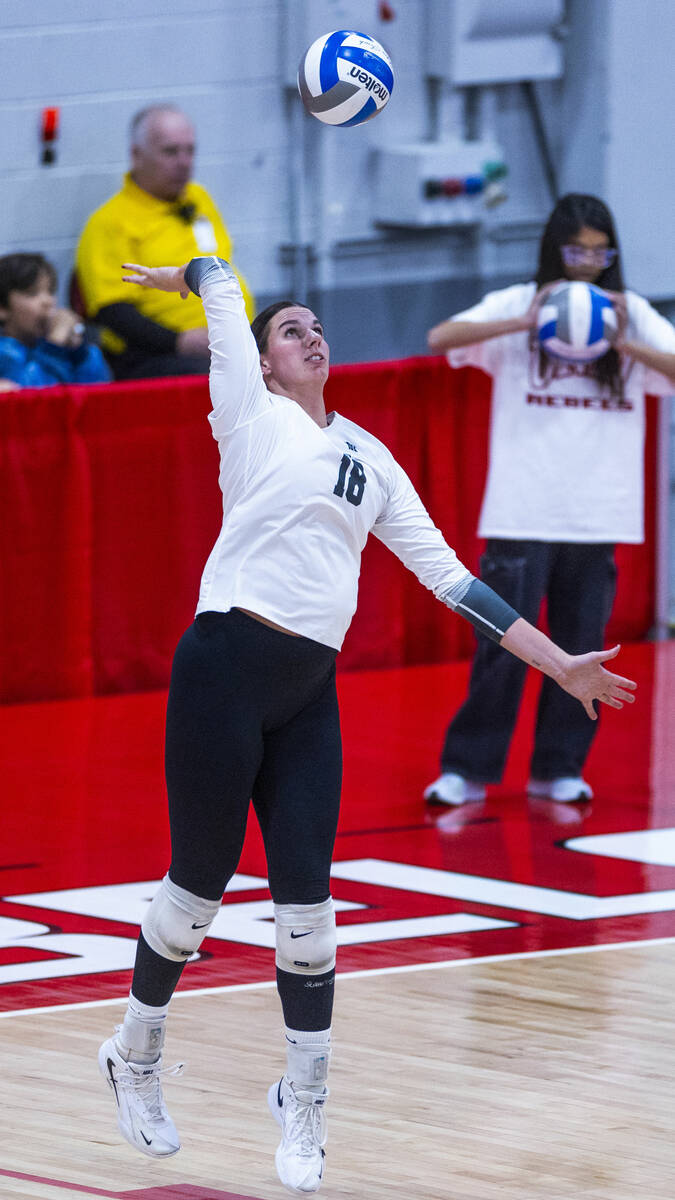 UNLV right side hitter Gabrielle Arretche-Ramos (18) serves the ball against San Jose State dur ...