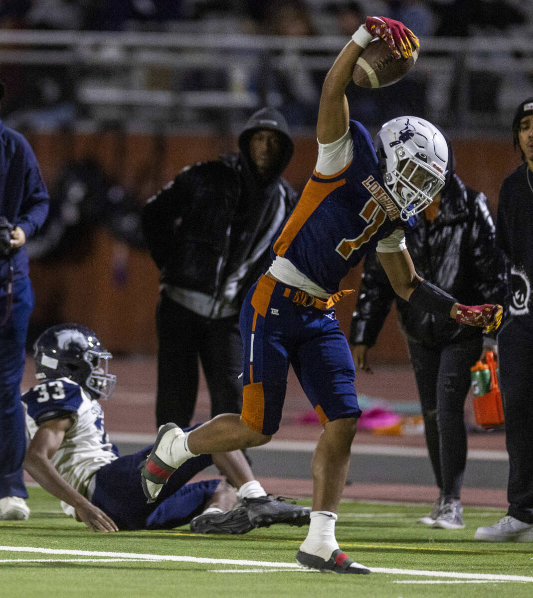 Legacy wide receiver Jordan Thompson-Woods (7) scampers along the sidelines against Shadow Ridg ...