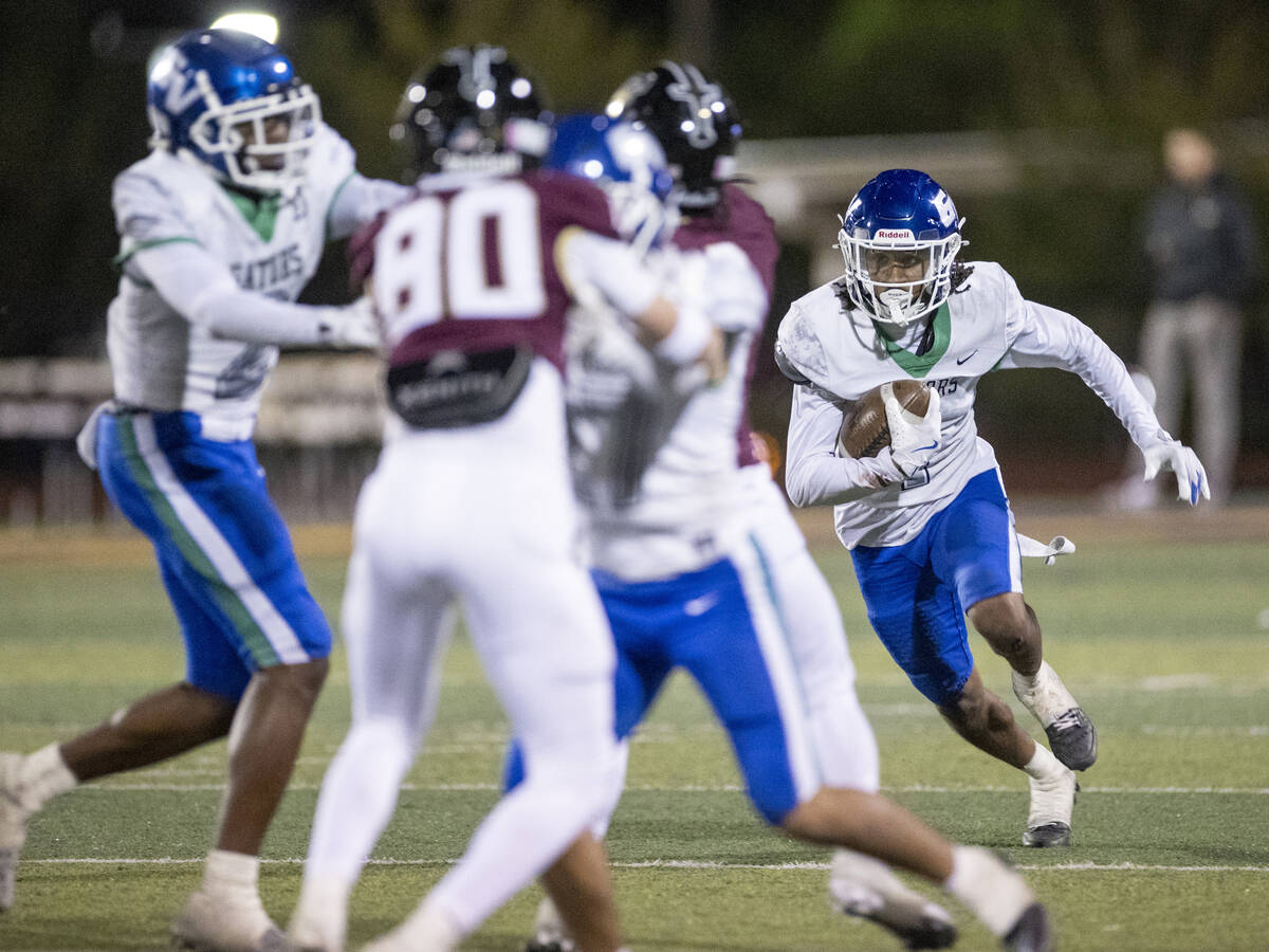 Green Valley senior Trey Glasper (1) runs with the ball during the 5A Division II Southern Leag ...