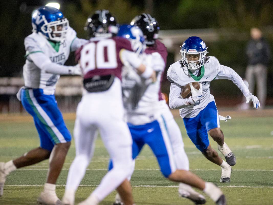 Green Valley senior Trey Glasper (1) runs with the ball during the 5A Division II Southern Leag ...