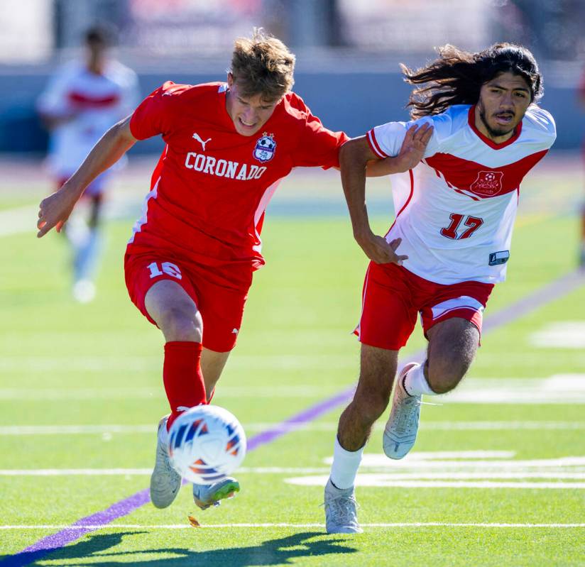 Coronado forward Maddox Findlay (16) advances with the ball against Wooster midfielder Luis Lop ...