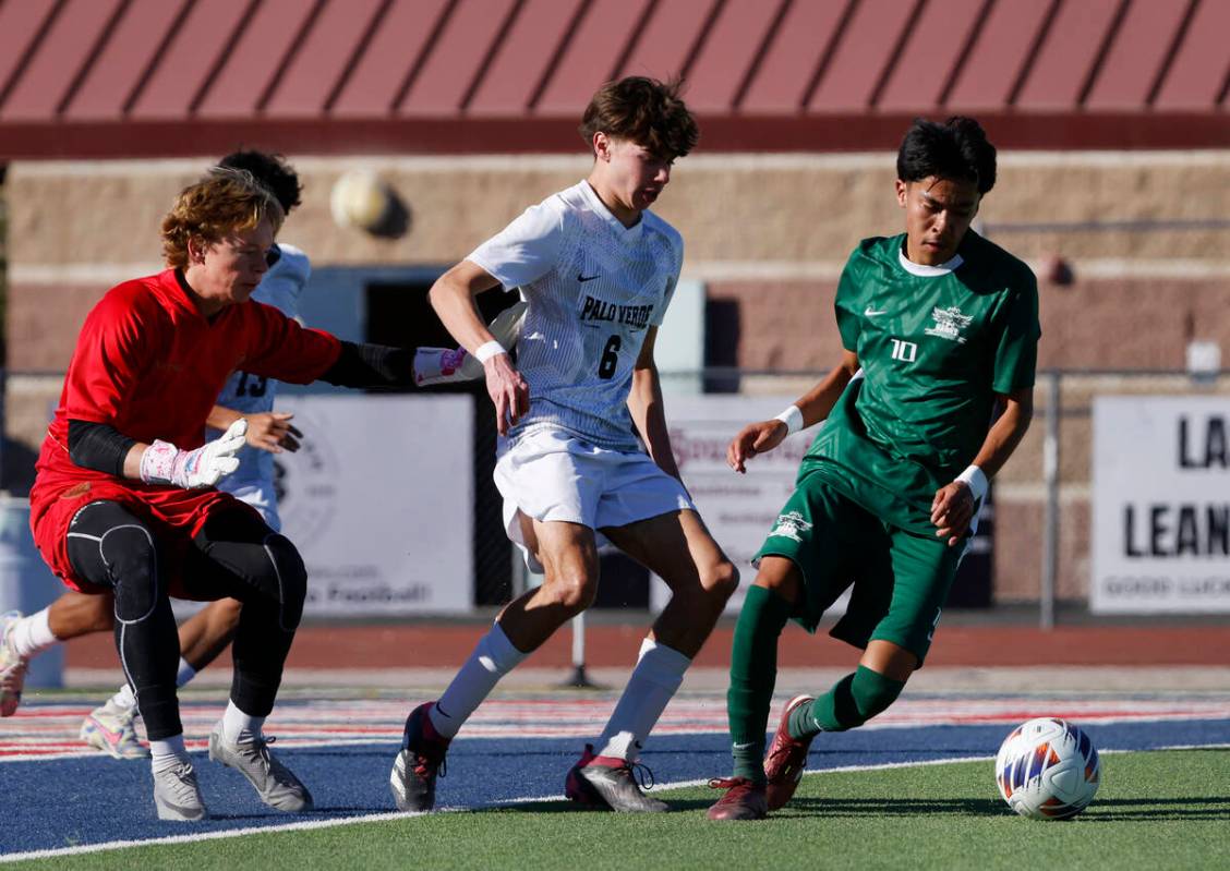 Palo Verde High's goalie Landon Blanchard, left, and fullback Cruz Carranza (6) defend Hug High ...