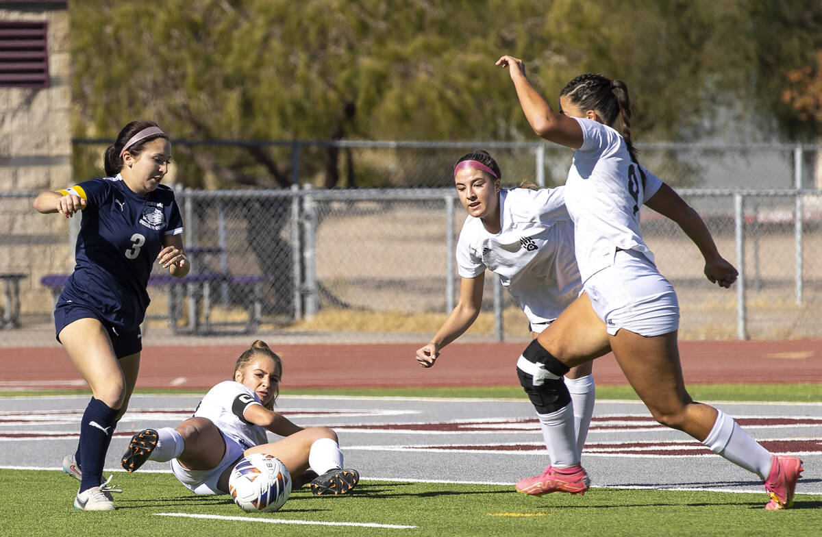 Centennial midfielder Natalie Sligar (3) looks to kick the ball toward the net during the 4A gi ...