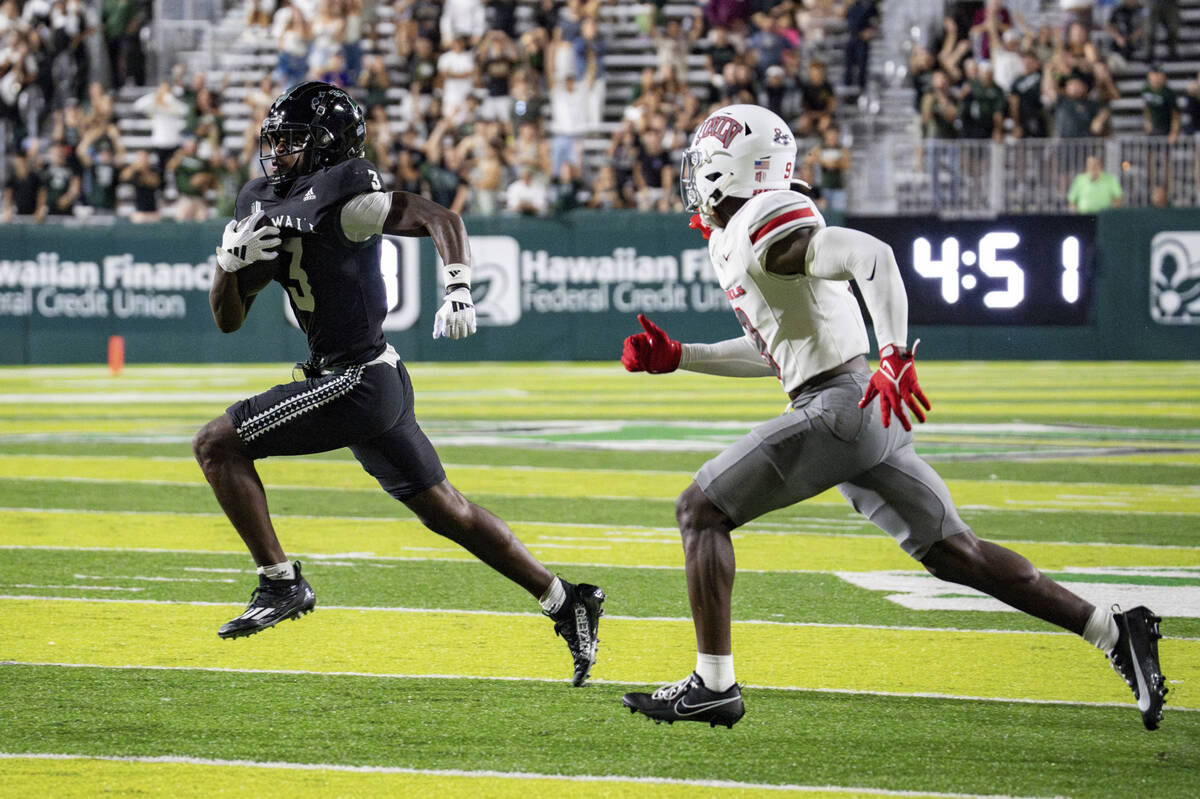 Hawaii linebacker Jalen Smith (3) runs the ball during the second half of an NCAA college footb ...