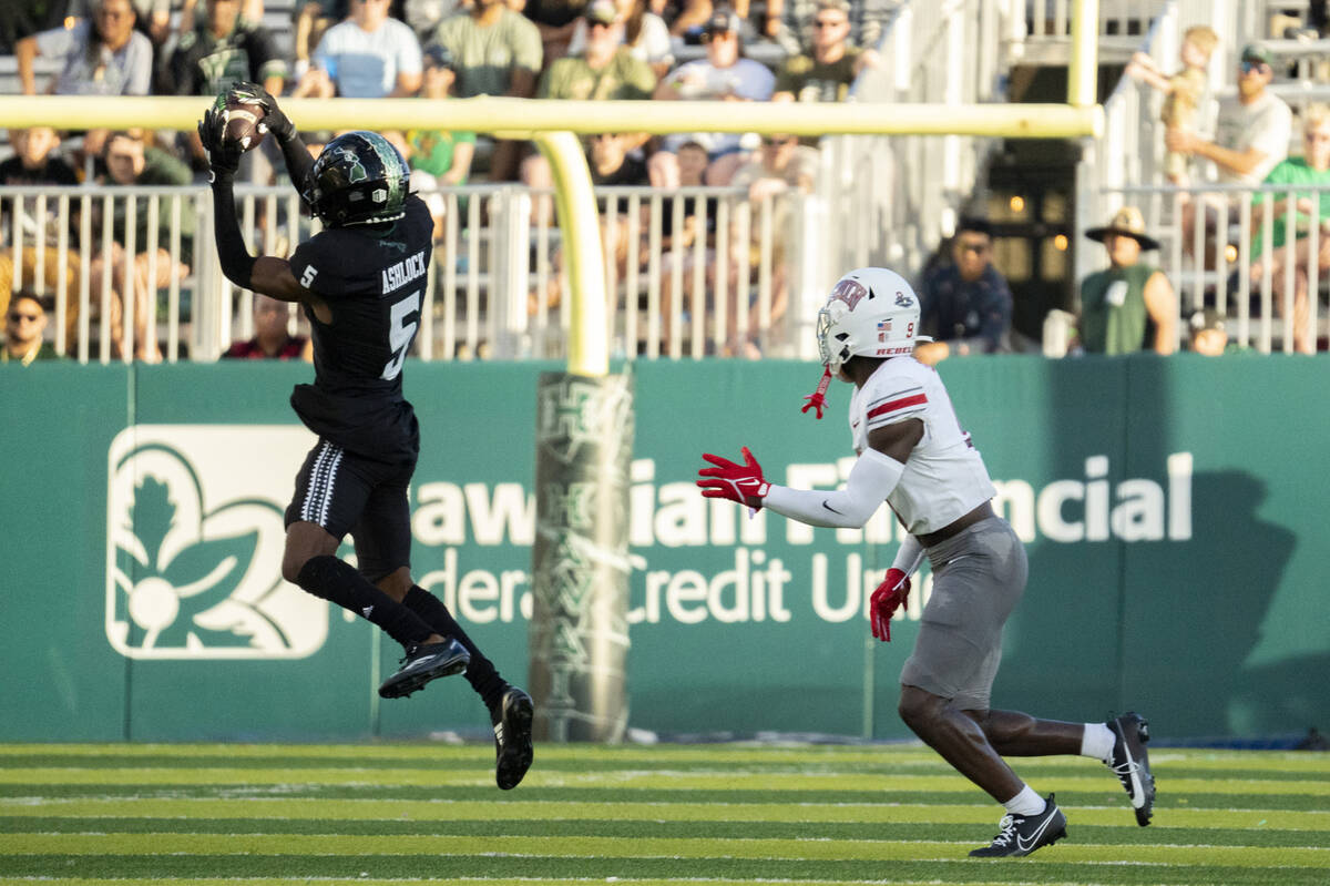 Hawaii wide receiver Pofele Ashlock (5) catches the ball during the first half of an NCAA colle ...