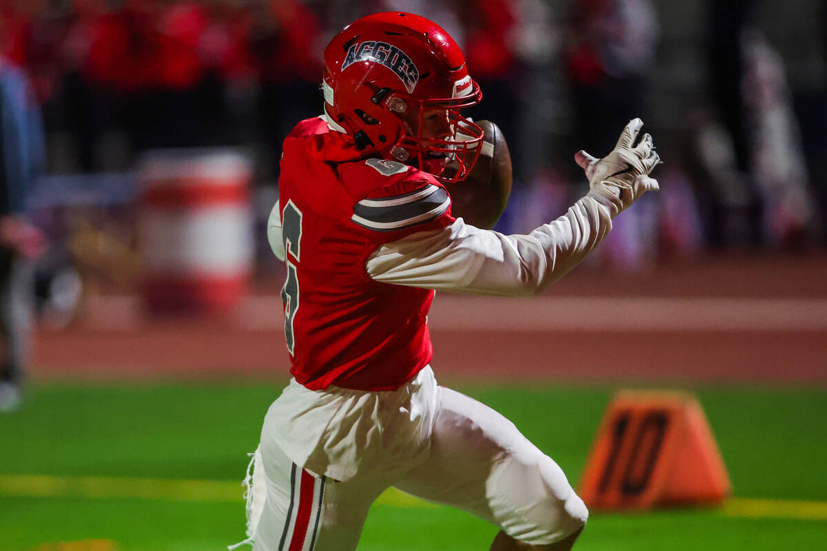 Arbor View wide receiver Jayden Williams (6) runs into the end zone for a touchdown during a Cl ...